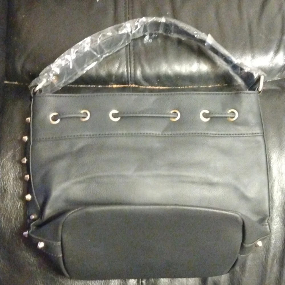 Black leatherette studded cross body purse NEW - Picture 9 of 12